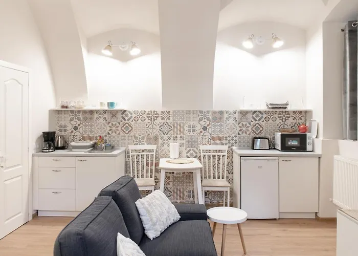 Center Feelings By Alandala Kluž